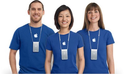 Apple решила переодеть сотрудников Apple Store
