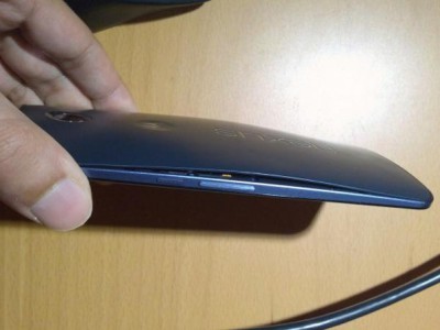 Владельцы Nexus 6 жалуются на отклеивающуюся заднюю крышку