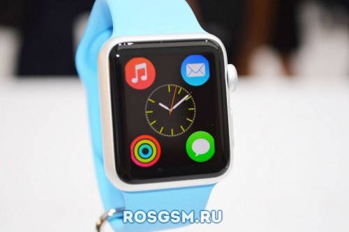 Apple Watch засветились на «живом» фото